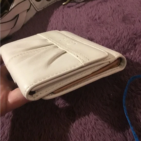 Vintage EUC White Leather Soho Pleated Leather Coach Bifold Wallet - Picture 10 of 16